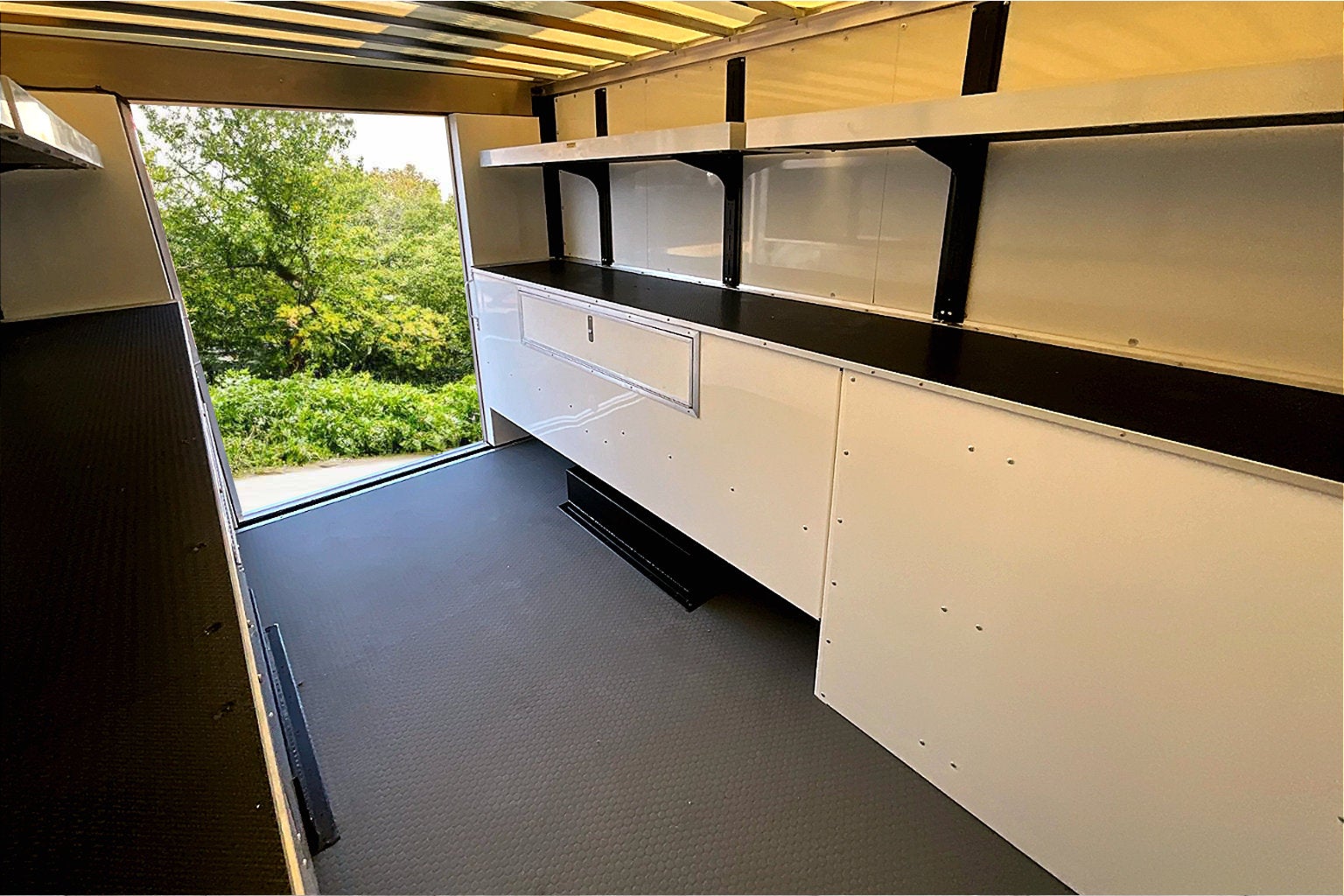 2026 Ford E-Series Cutaway E-350 SRW