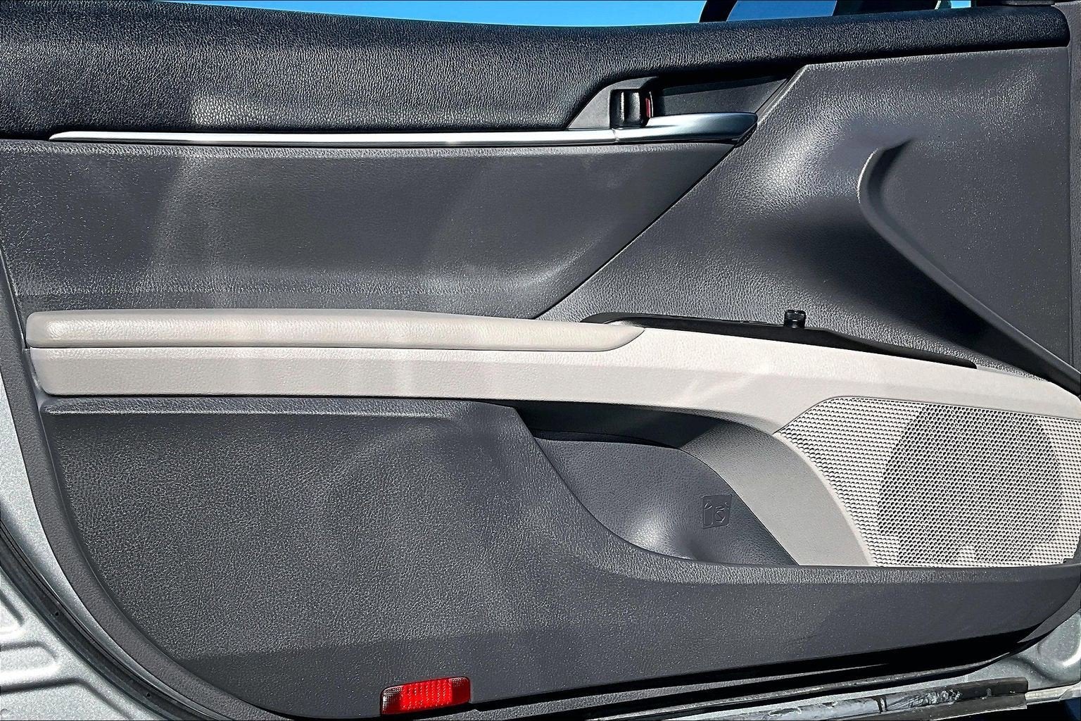 2023 Toyota Camry Hybrid LE