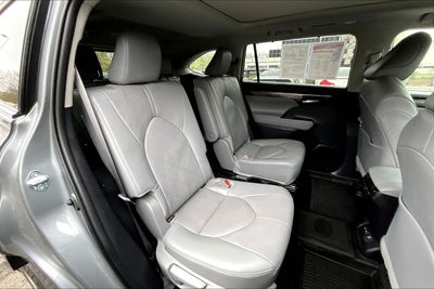 2026 Toyota Highlander Hybrid Platinum