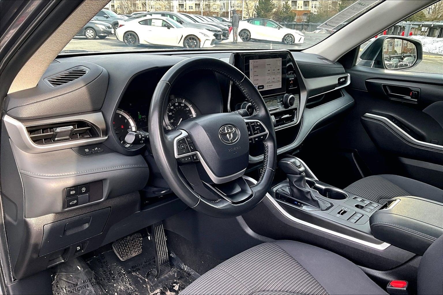 2024 Toyota Highlander LE