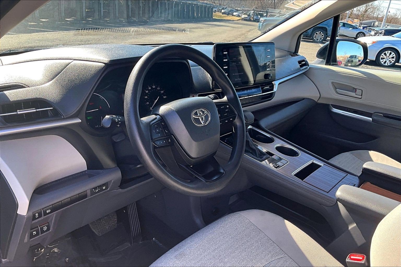 2024 Toyota Sienna LE