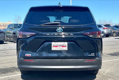 2024 Toyota Sienna LE