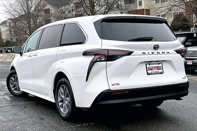 2024 Toyota Sienna LE