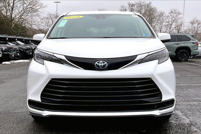 2024 Toyota Sienna LE