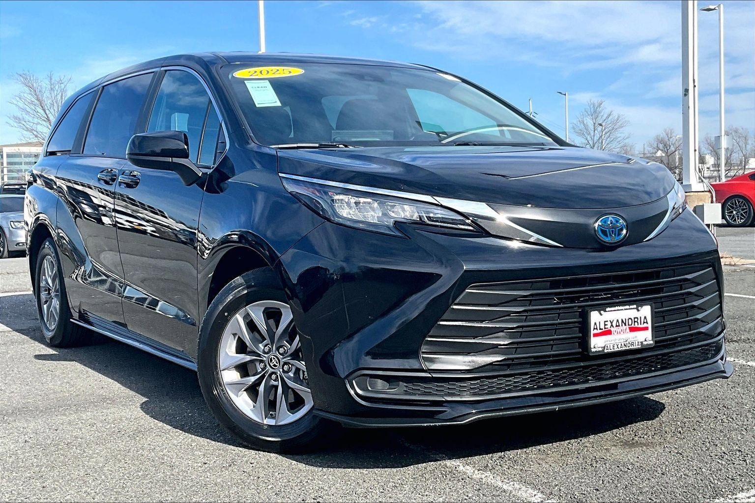 2025 Toyota Sienna LE