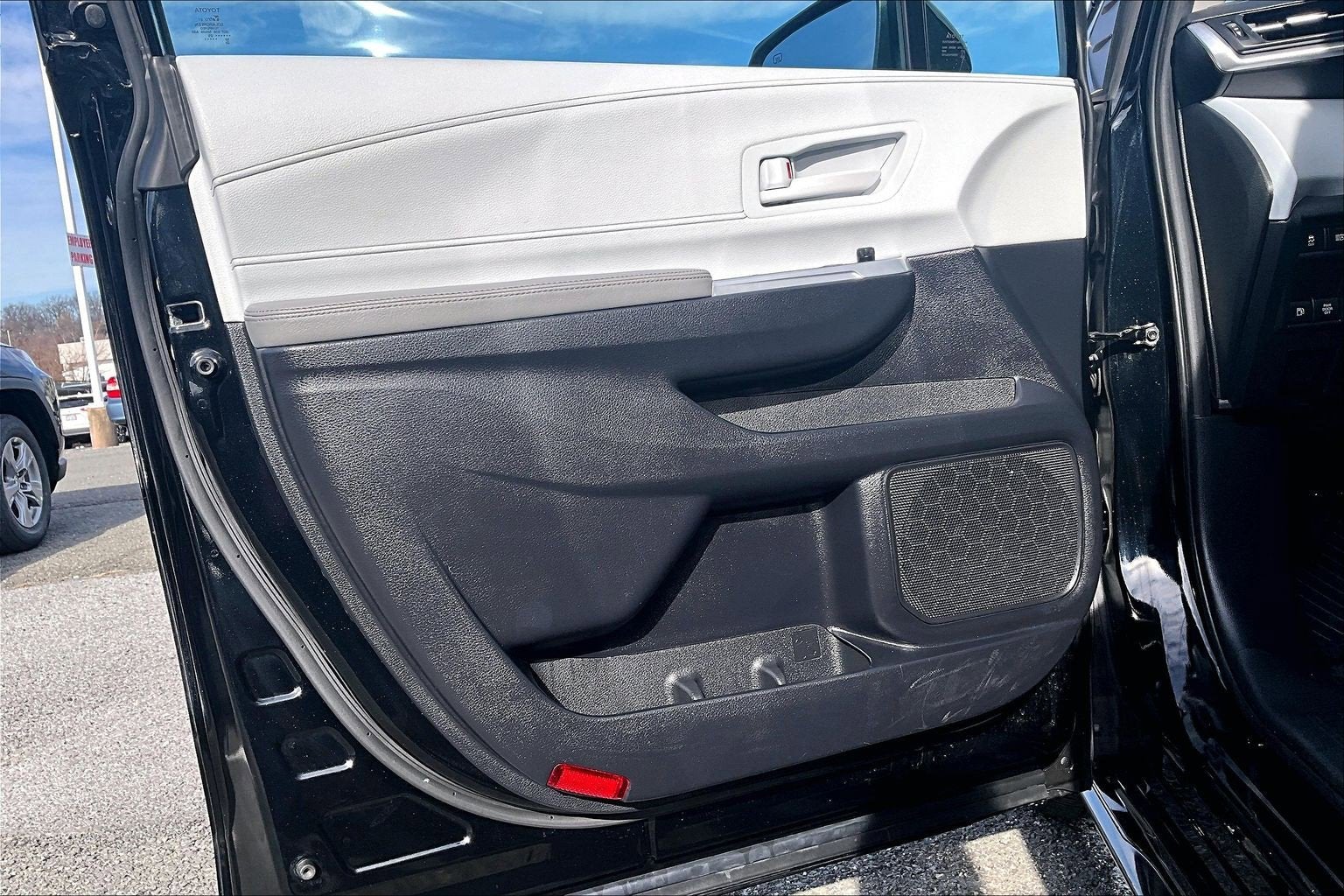 2025 Toyota Sienna LE