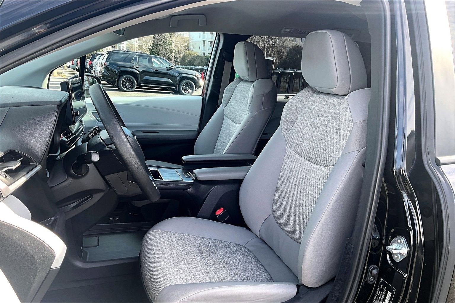 2025 Toyota Sienna LE