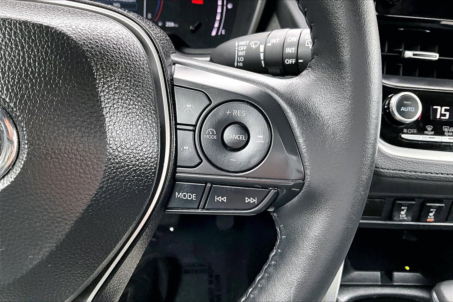 2025 Toyota Corolla Cross XLE