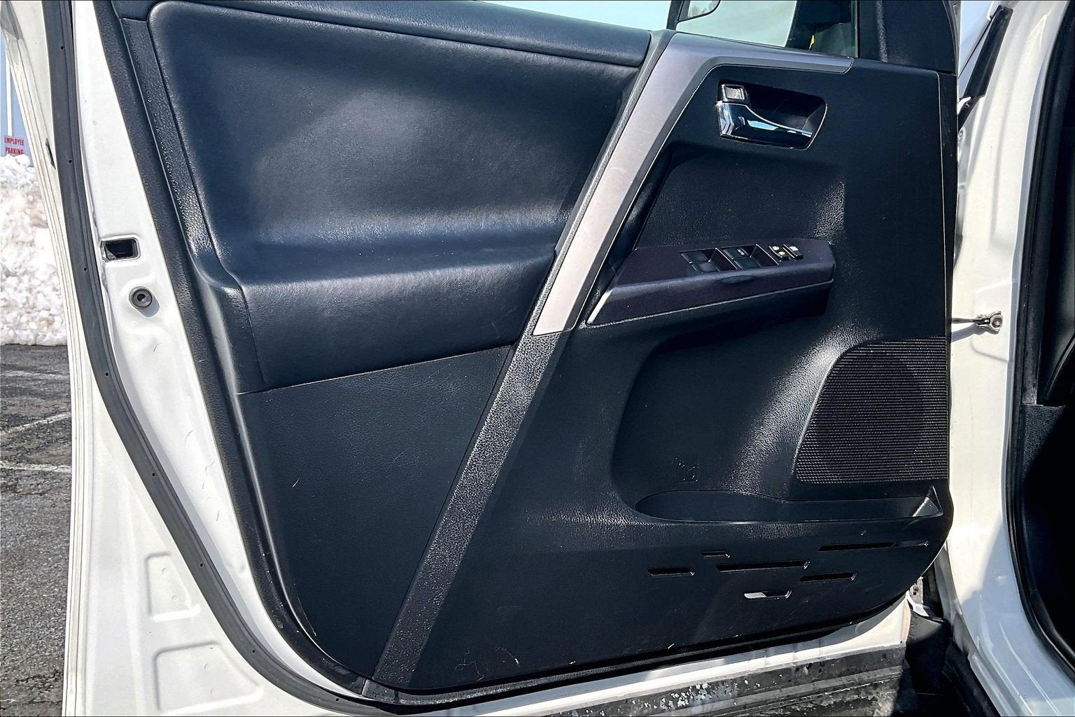 2017 Toyota RAV4 Hybrid XLE