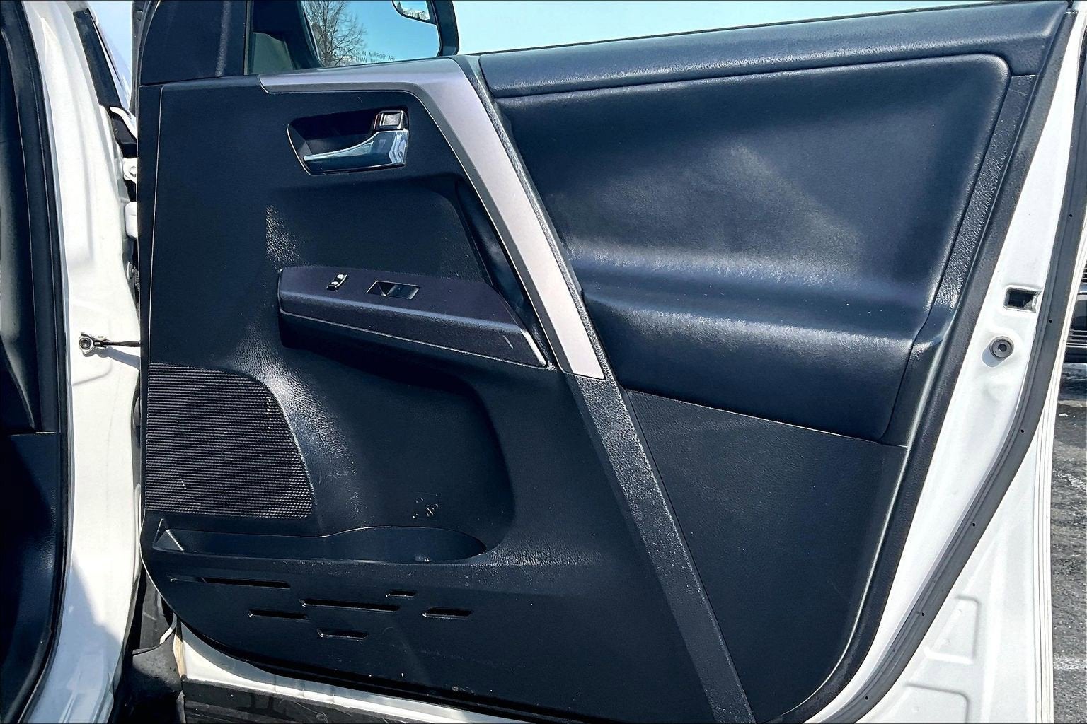 2017 Toyota RAV4 Hybrid XLE