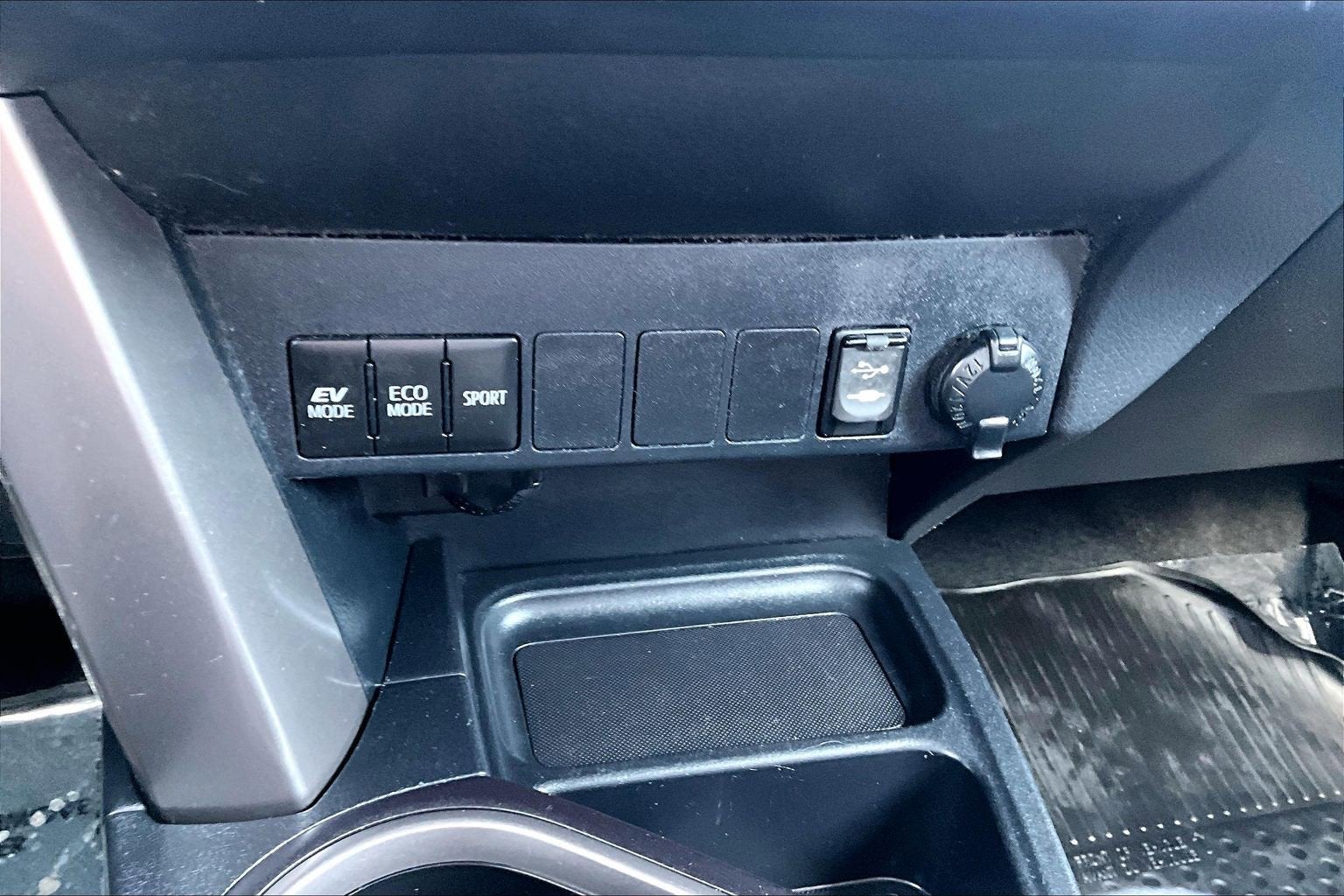 2017 Toyota RAV4 Hybrid XLE