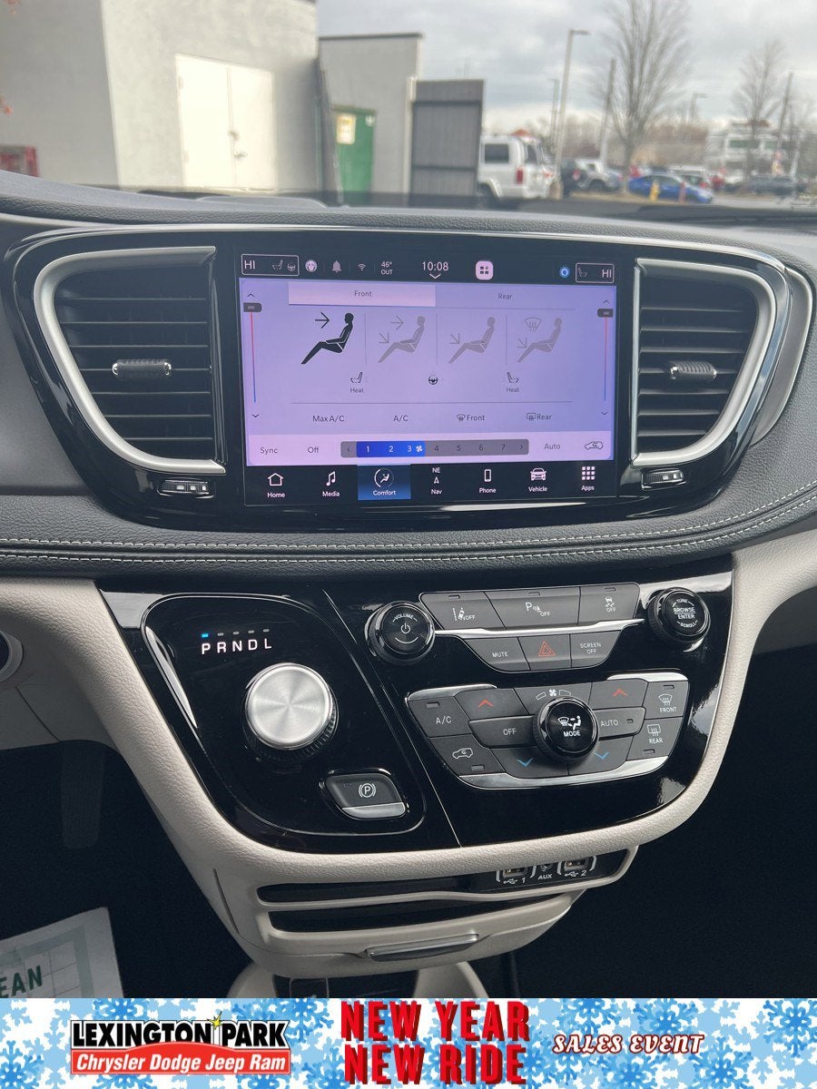 2024 Chrysler Pacifica Hybrid Select