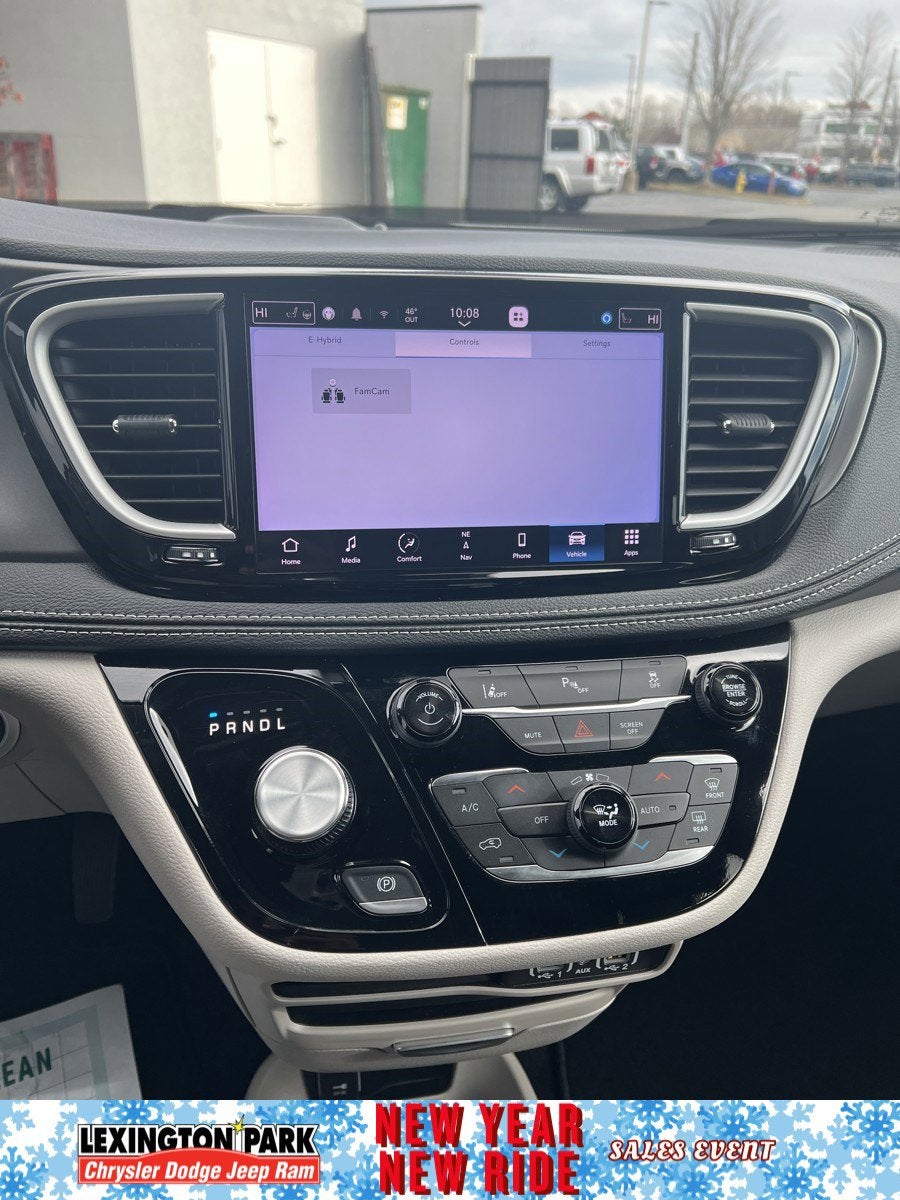 2024 Chrysler Pacifica Hybrid Select