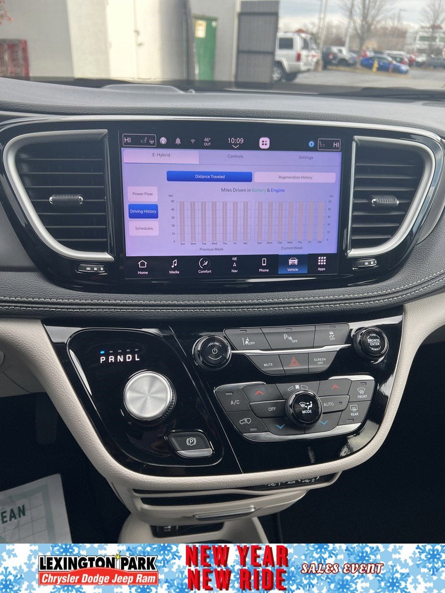 2024 Chrysler Pacifica Hybrid Select