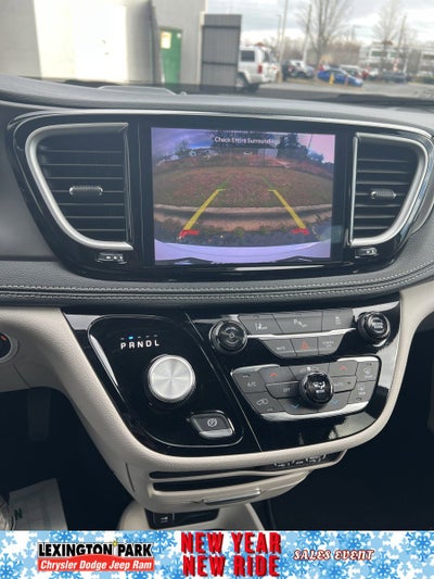 2024 Chrysler Pacifica Hybrid Select