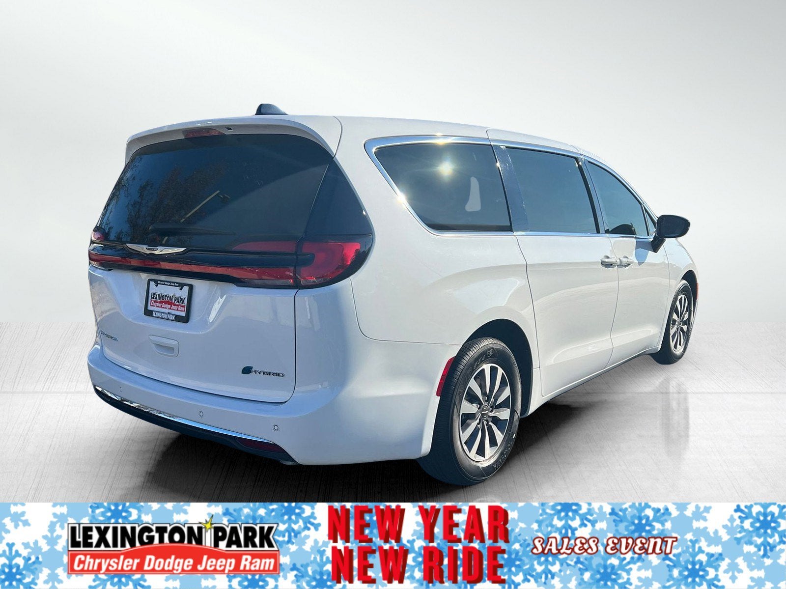 2024 Chrysler Pacifica Hybrid Select