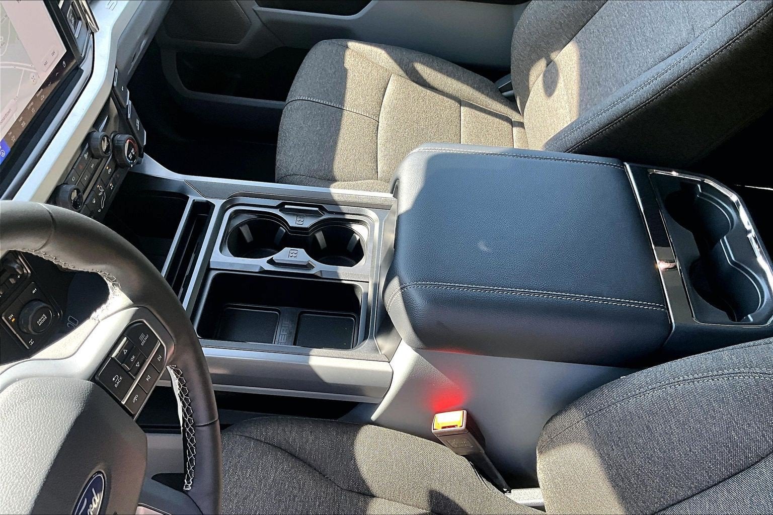 2027 Ford Super Duty F-350 SRW XLT