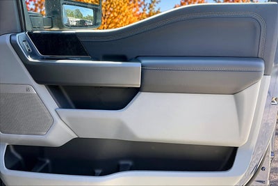 2027 Ford Super Duty F-350 SRW XLT
