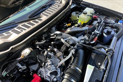 2027 Ford Super Duty F-350 SRW XLT