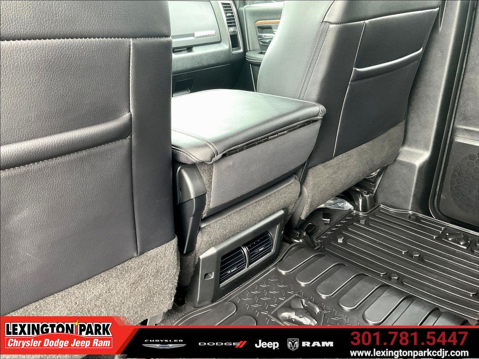 2018 RAM 1500 Laramie Crew Cab 4x4 5'7' Box