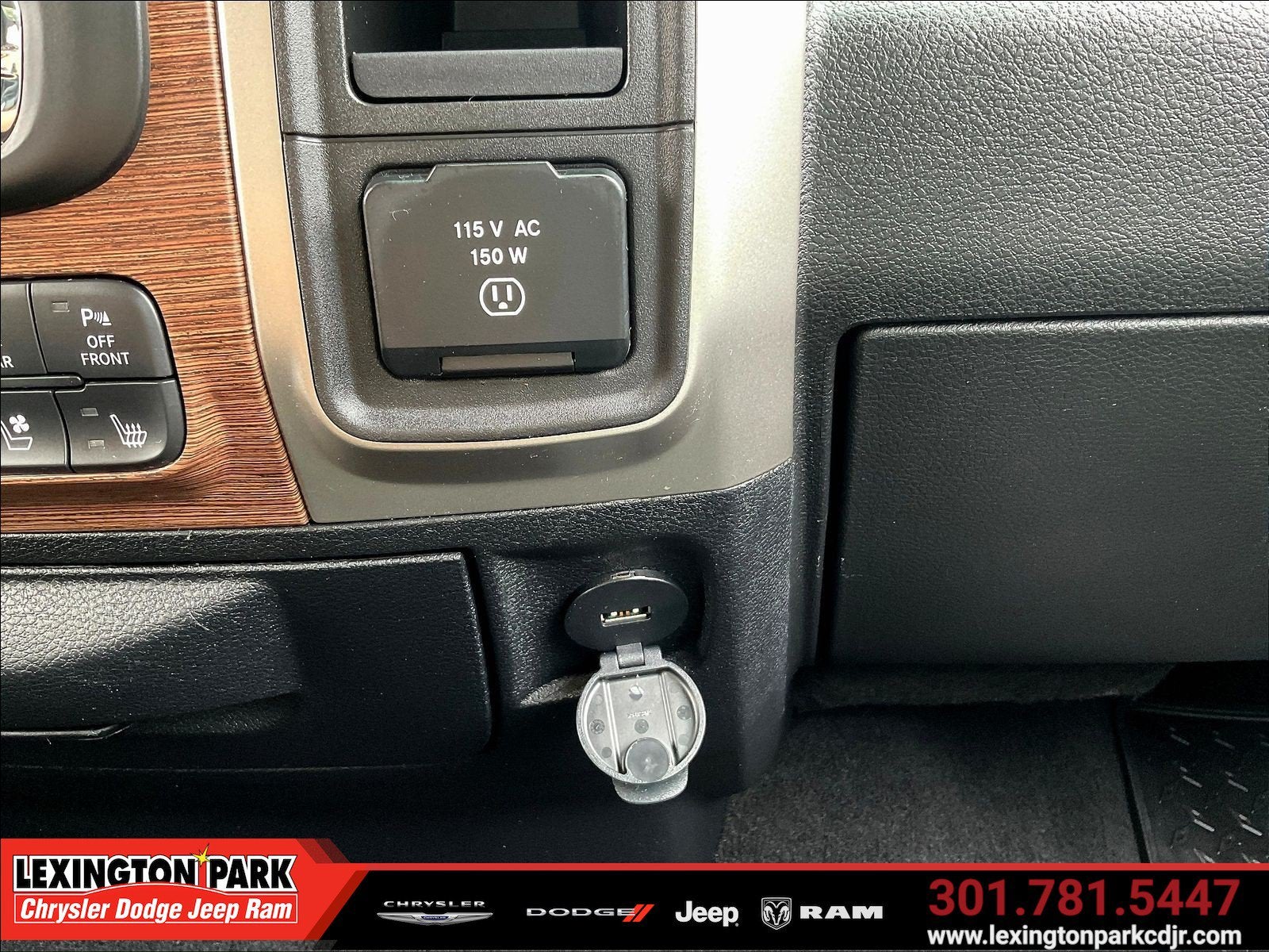 2018 RAM 1500 Laramie Crew Cab 4x4 5'7' Box