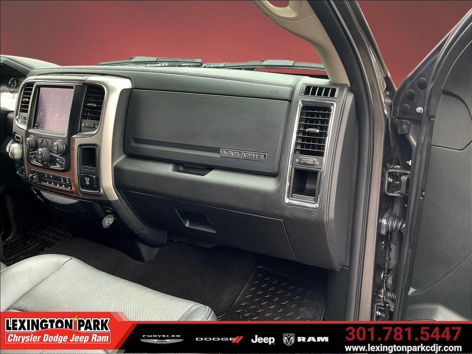 2018 RAM 1500 Laramie Crew Cab 4x4 5'7' Box