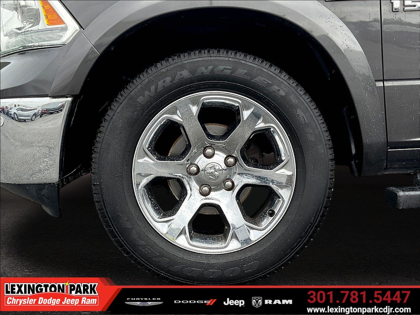 2018 RAM 1500 Laramie Crew Cab 4x4 5'7' Box