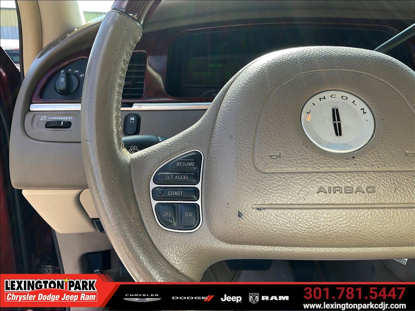 2003 Lincoln Town Car Signature