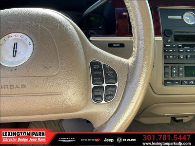 2003 Lincoln Town Car Signature