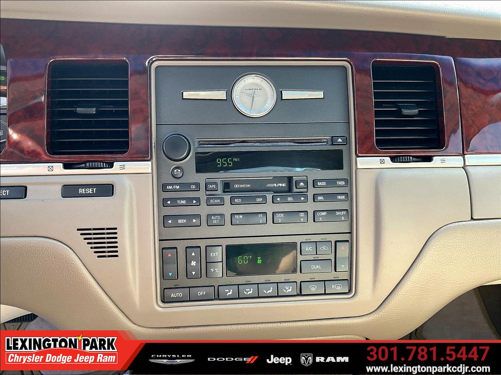 2003 Lincoln Town Car Signature