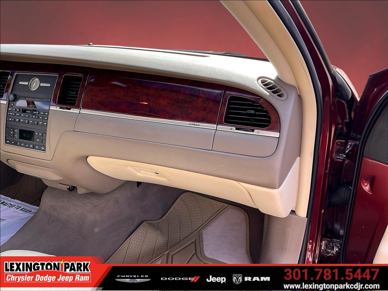 2003 Lincoln Town Car Signature