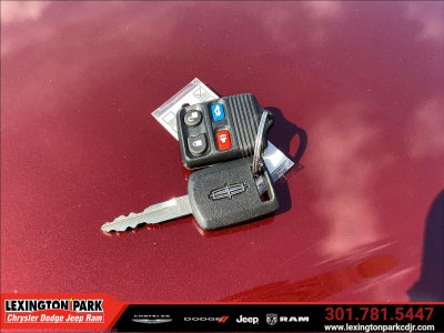 2003 Lincoln Town Car Signature