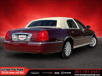 2003 Lincoln Town Car Signature