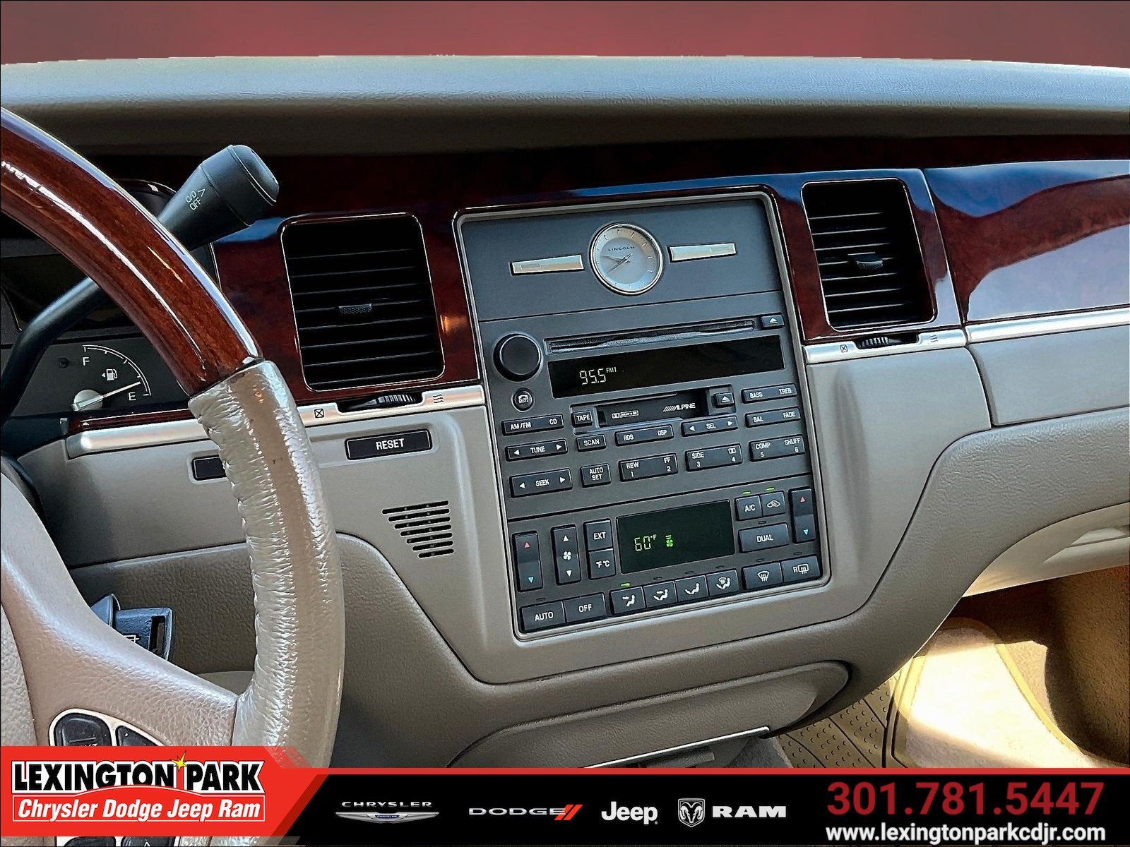 2003 Lincoln Town Car Signature