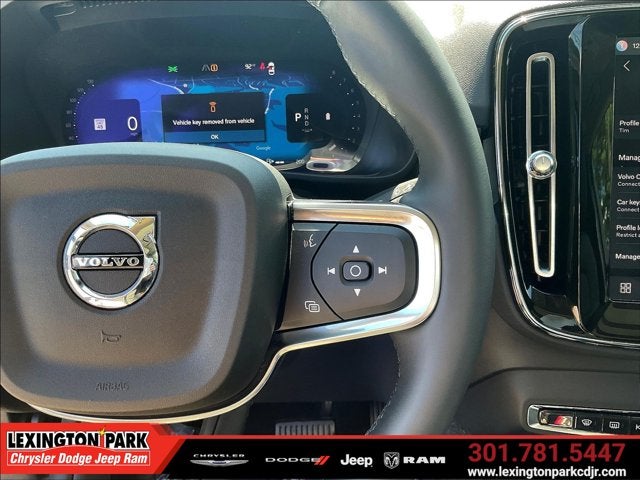 2023 Volvo XC40 B5 Ultimate Bright Theme