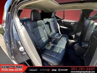 2023 Volvo XC40 B5 Ultimate Bright Theme