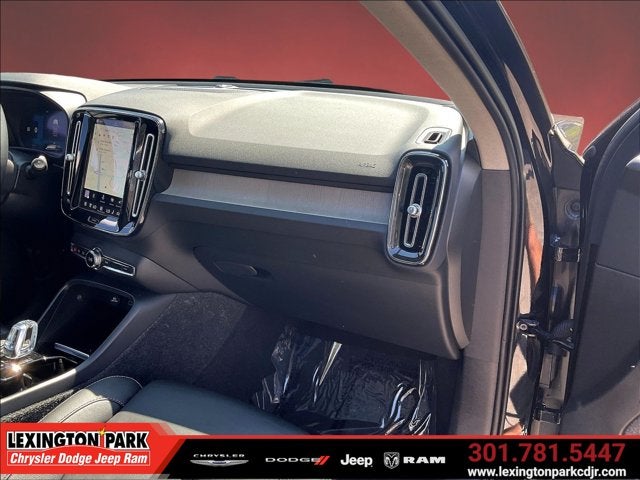 2023 Volvo XC40 B5 Ultimate Bright Theme