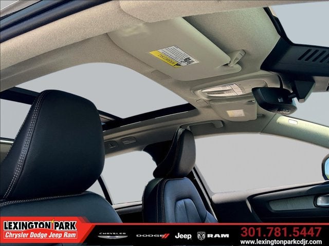 2023 Volvo XC40 B5 Ultimate Bright Theme