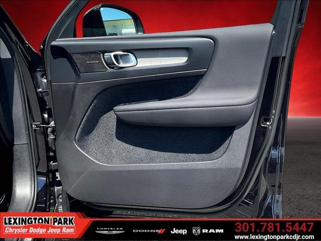 2023 Volvo XC40 B5 Ultimate Bright Theme