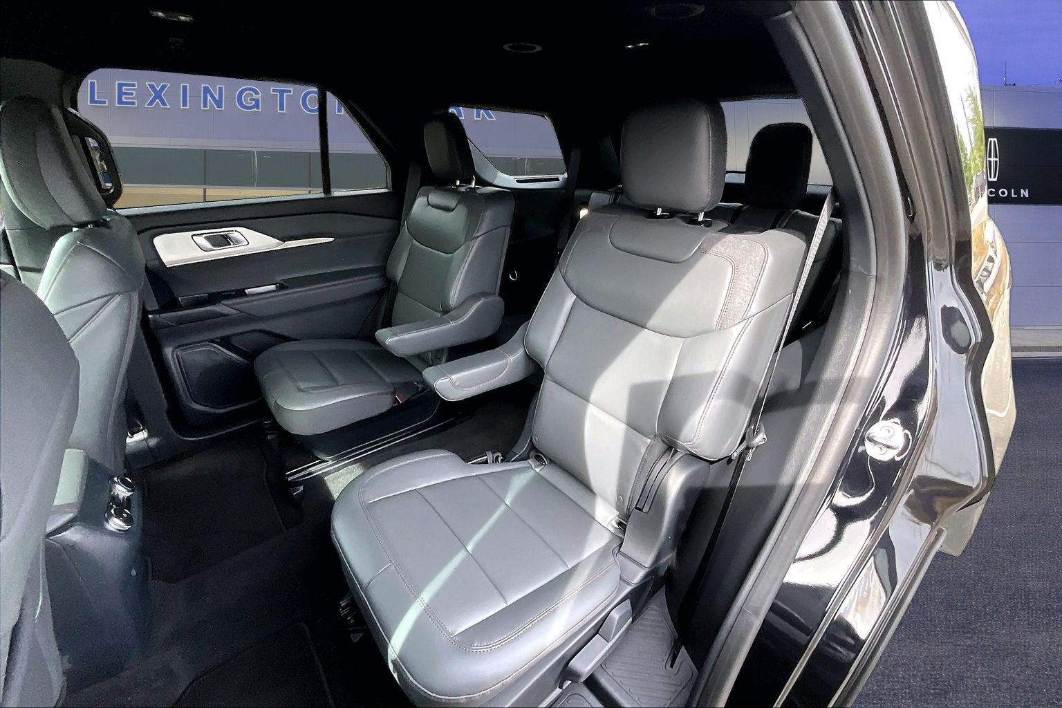 2027 Ford Explorer Active w/200A Pkg