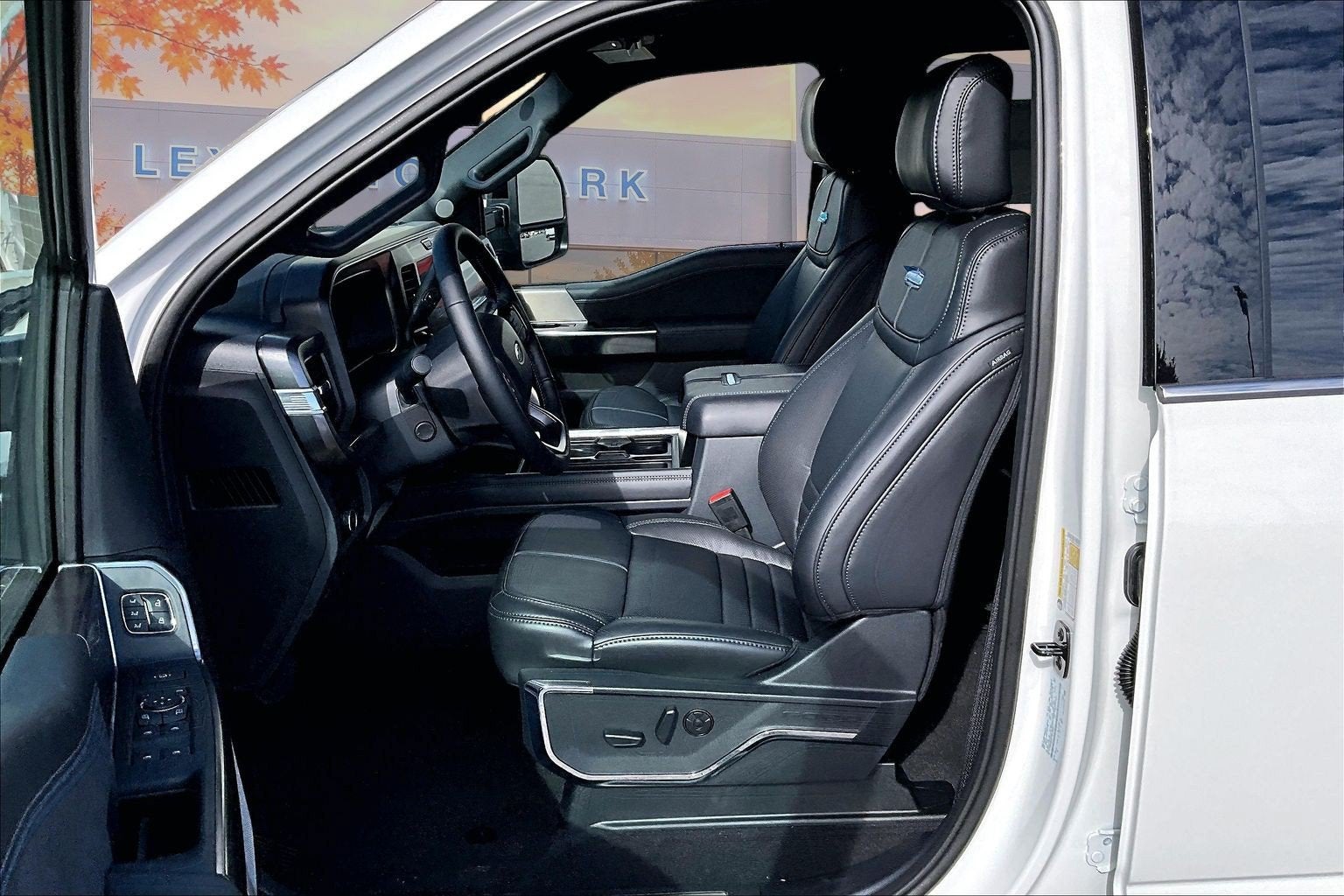 2027 Ford Super Duty F-350 SRW Platinum