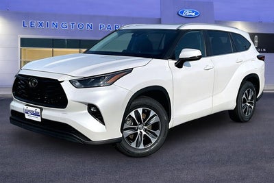 2023 Toyota Highlander Base