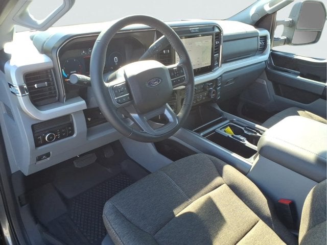 2027 Ford Super Duty F-350 SRW XLT