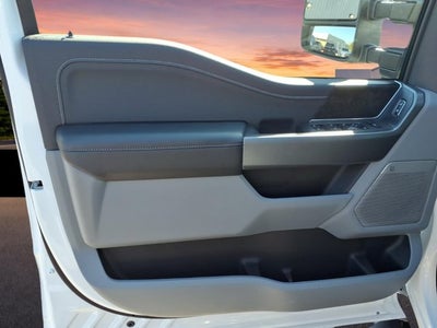 2027 Ford Super Duty F-350 DRW XLT