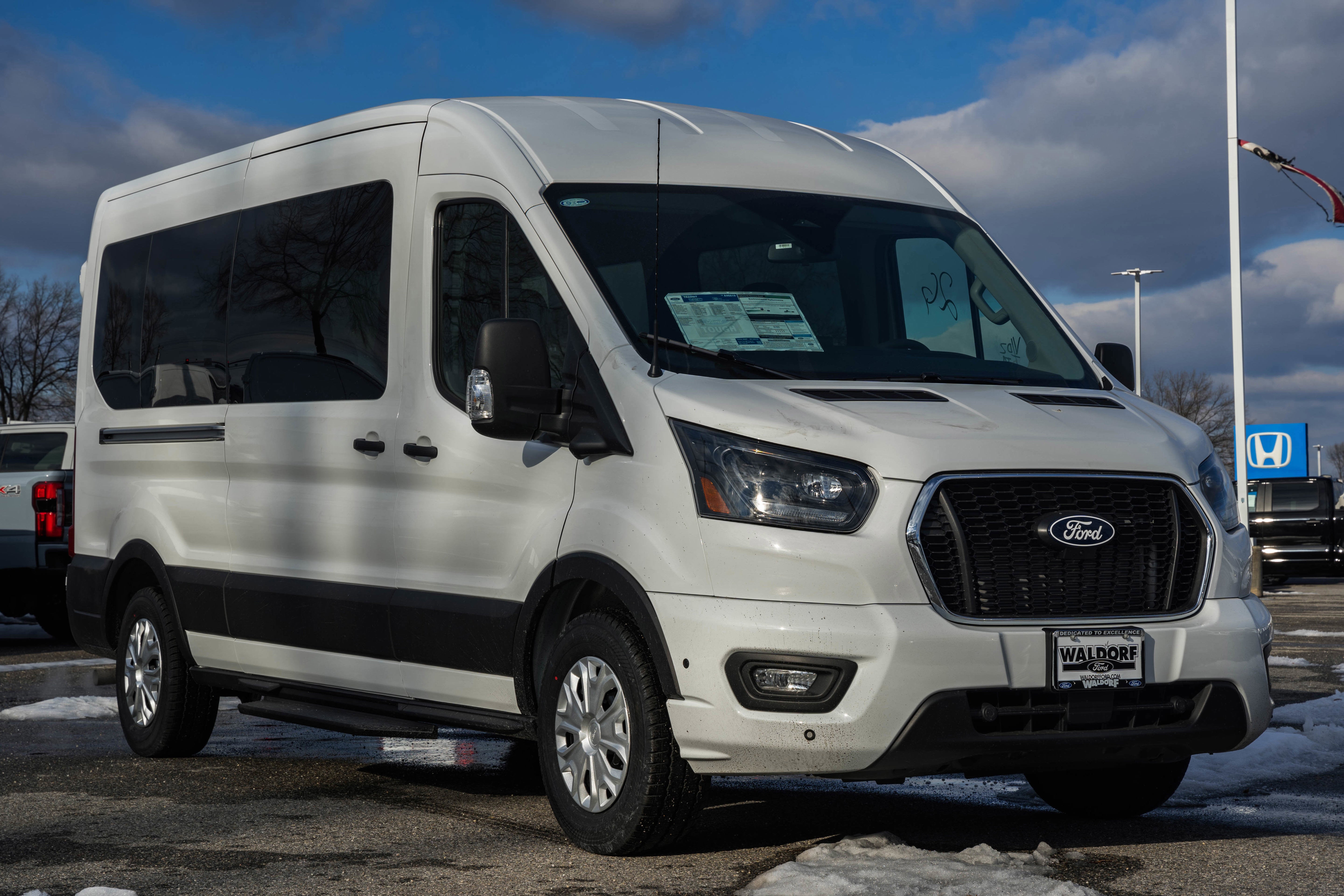 2026 Ford Transit Passenger Wagon XLT