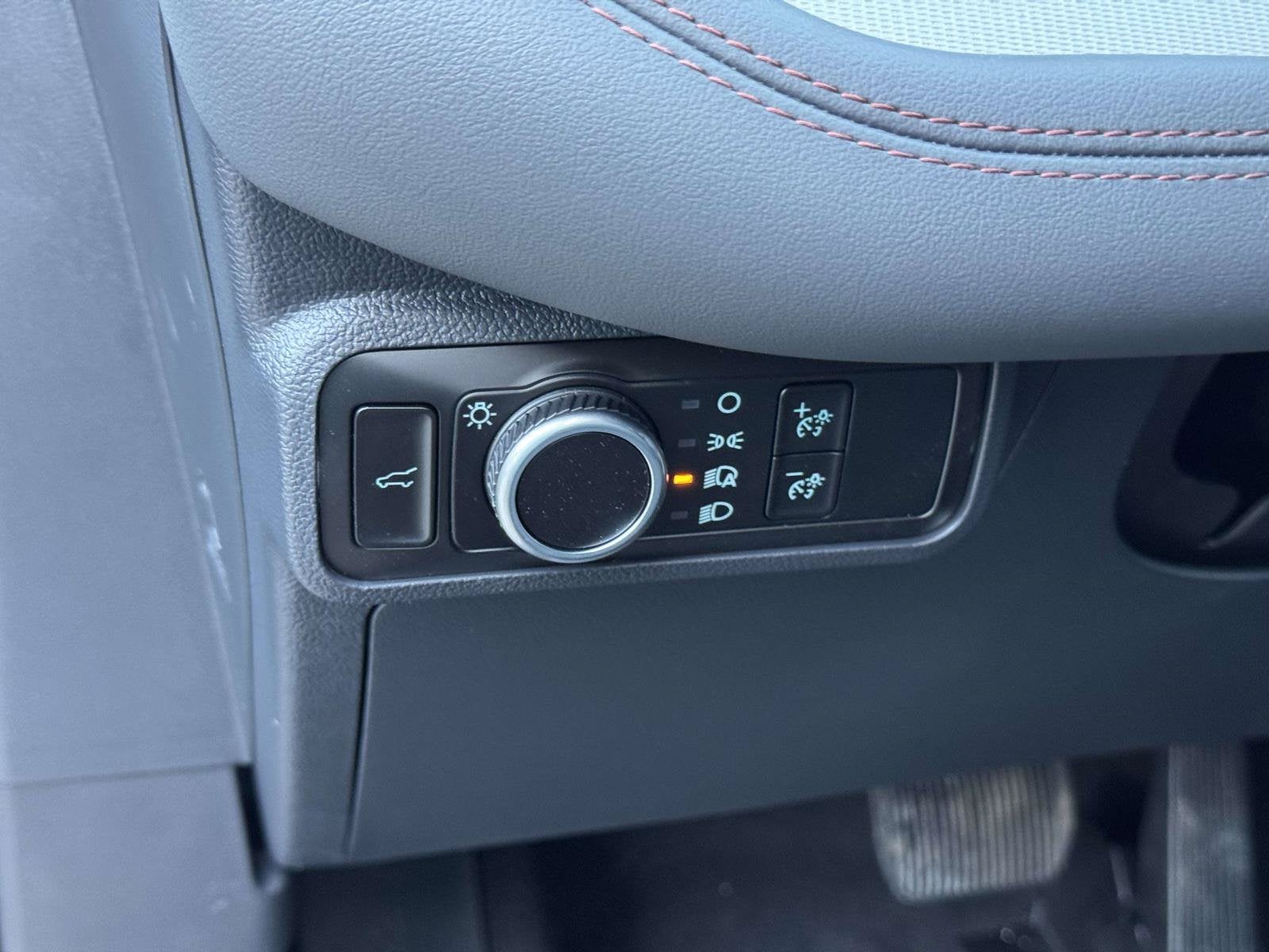 2027 Ford Explorer Active w/200A Pkg