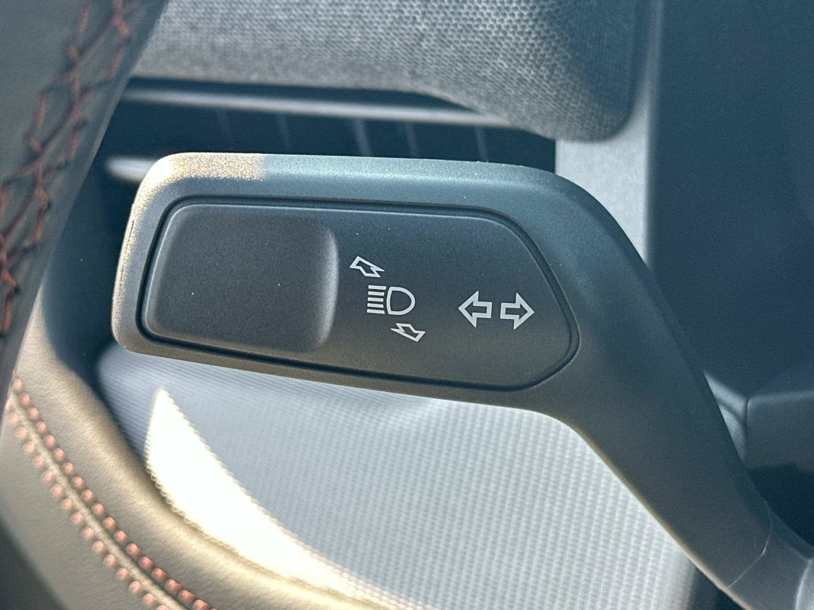2027 Ford Explorer Active w/200A Pkg