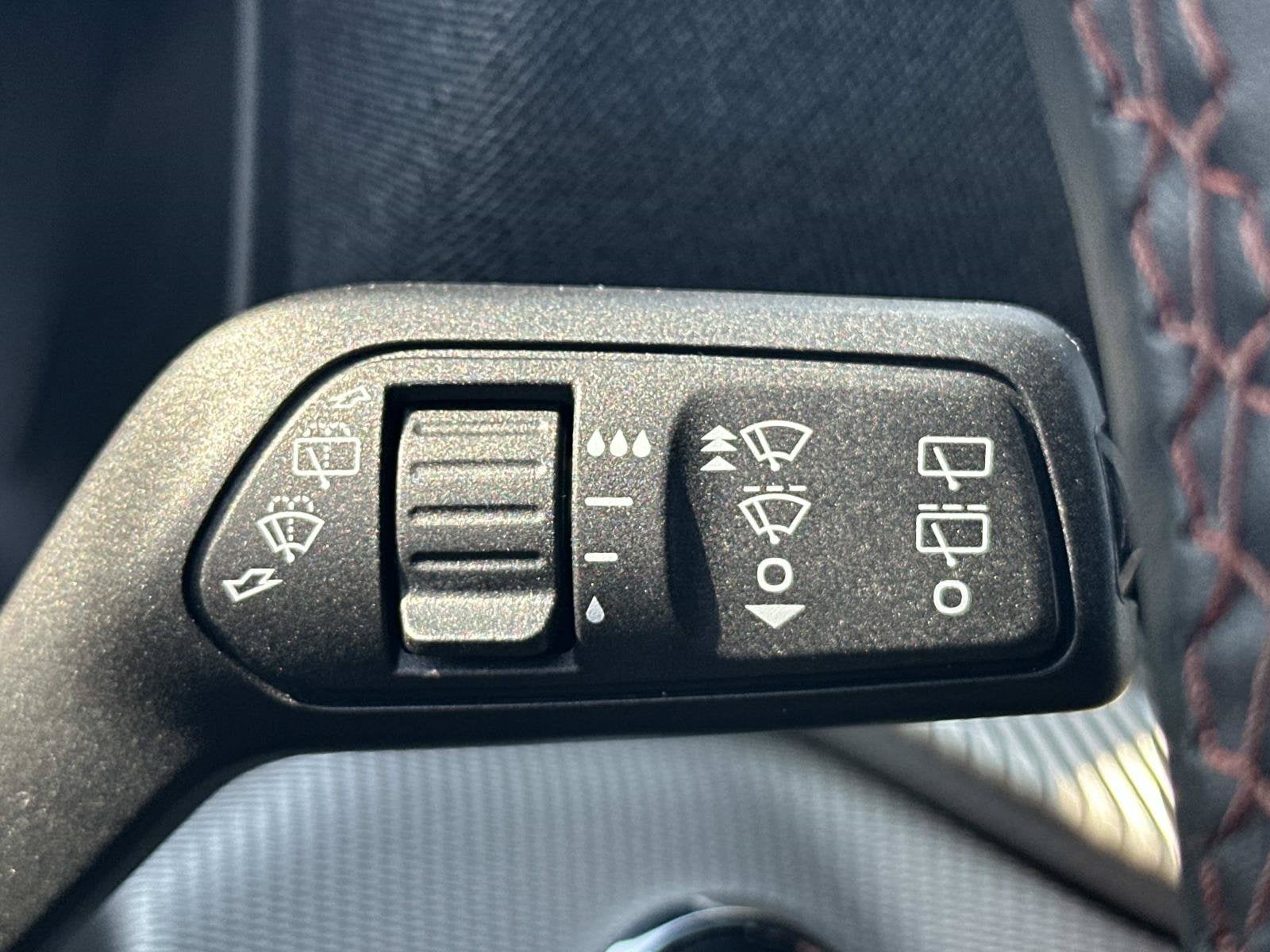 2027 Ford Explorer Active w/200A Pkg