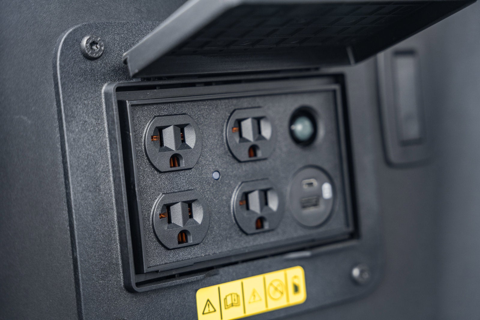 2024 Ford F-150 Lightning Pro