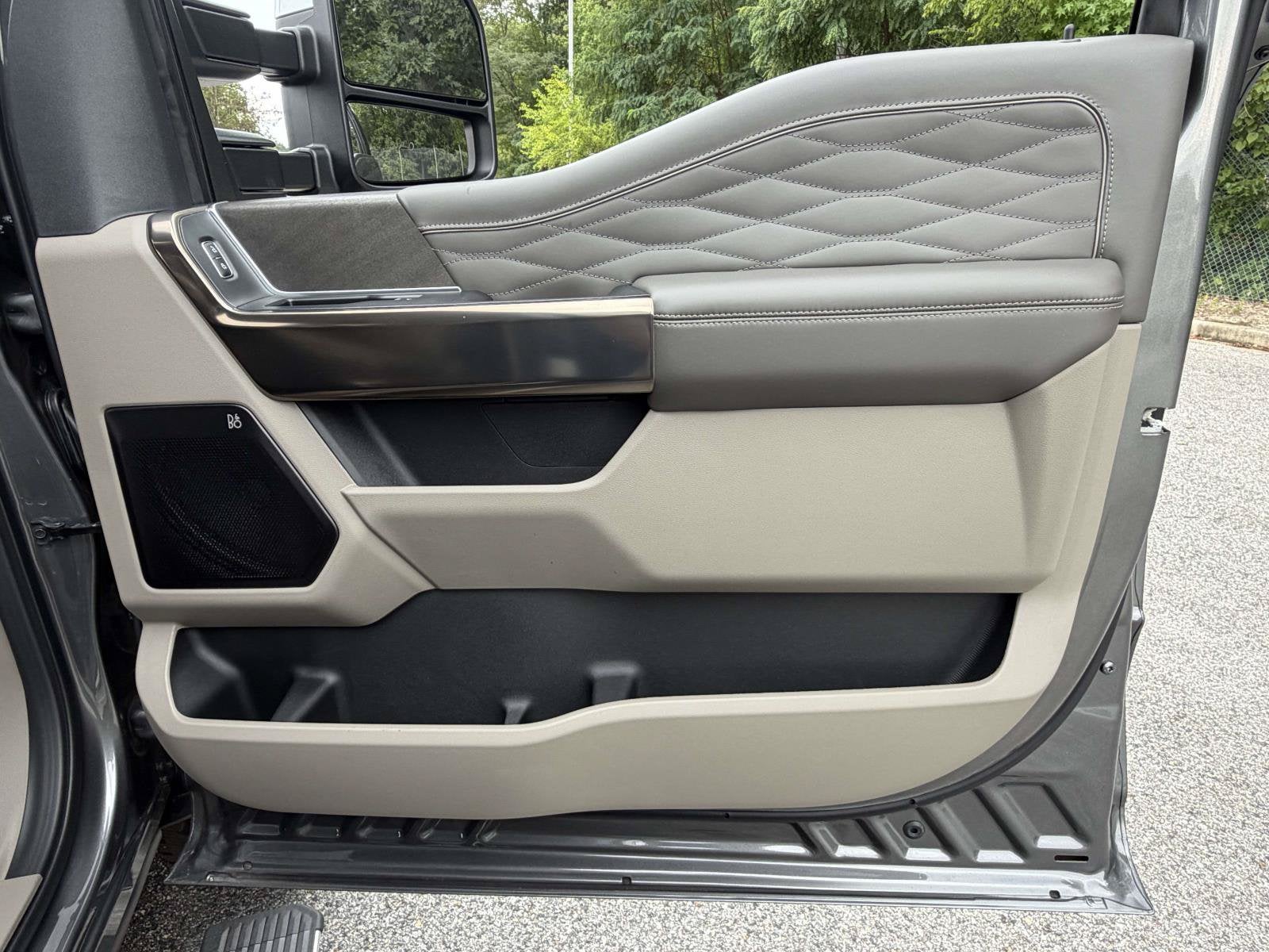2026 Ford Super Duty F-350 SRW Platinum